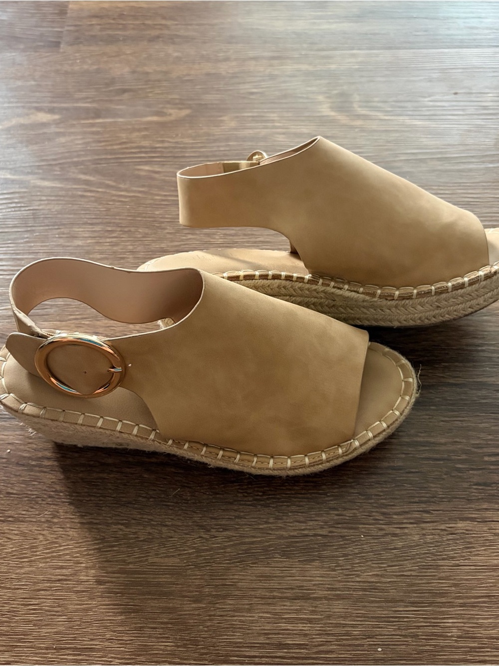 Catherine Malandrino
Women's Faux Leather Wedge Sandals
Size 7.5